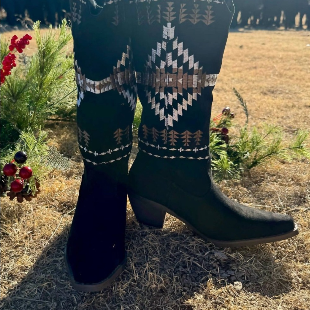 Black Embroidered Western Knee-High Women's Boots NWOT